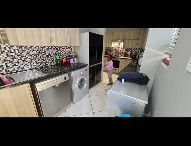 3 BEDROOM TOWNHOUSE FOR SALE IN CANDLEWOODS COUNTRY ESTATE